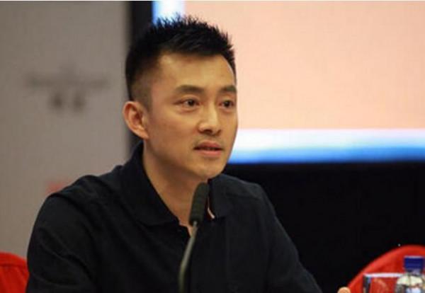 亞寧：曾是央視最帥主持人，爆火後“消失”的他，如今已高攀不起