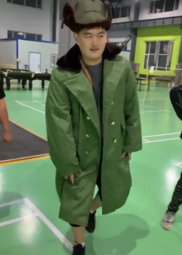 趙本山:兒子是聾啞人,拋棄結婚16年的妻子,2婚娶小8歲女演員 趙本山:兒子是聾啞人,拋棄結婚16年的妻子,2婚娶小8歲女演員