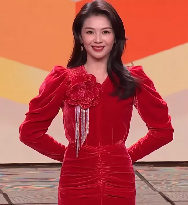 春晚女星大比美：馬凡舒、關曉彤驚豔，王鷗出其不意，被楊冪媚到