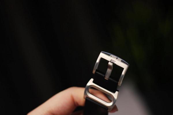 主打健康監測，兼顧續航和戶外使用 - 華碩健康表2代 VivoWatch SP