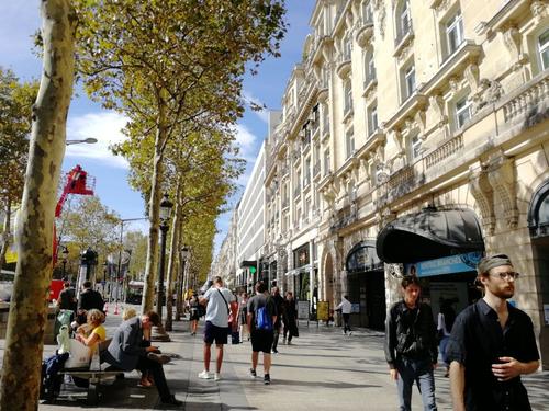 香榭麗舍大街：世界三大繁華中心大街之一