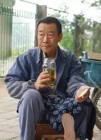 《大宅門》開播20年，8位演員已經離世，另外幾位主創近況如何？