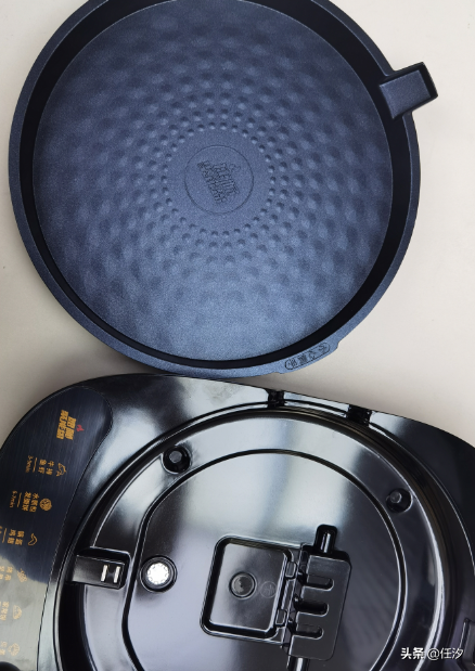 有一種藍寶石被英國皇室稱為皇室色彩，小家電也跟風，它叫皇室藍