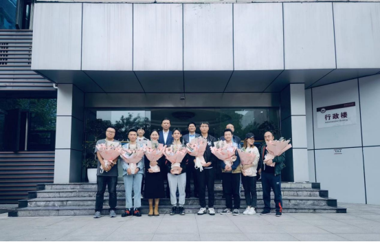 從成職院起飛的“彌霧機”終將抵達希望的果園 從成職院起飛的“彌霧機”終將抵達希望的果園