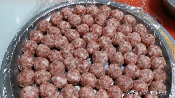 八塊錢一斤買一大盆豬肉做丸子太香啦