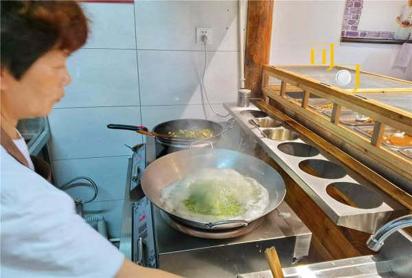 湖州荻港村的施家餛飩5元一碗,乾隆愛吃的鱔糊面,30元一碗 湖州荻港村的施家餛飩5元一碗,乾隆愛吃的鱔糊面,30元一碗