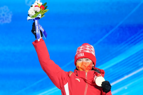 今夜，元宵圓月見證三面五星紅旗升起