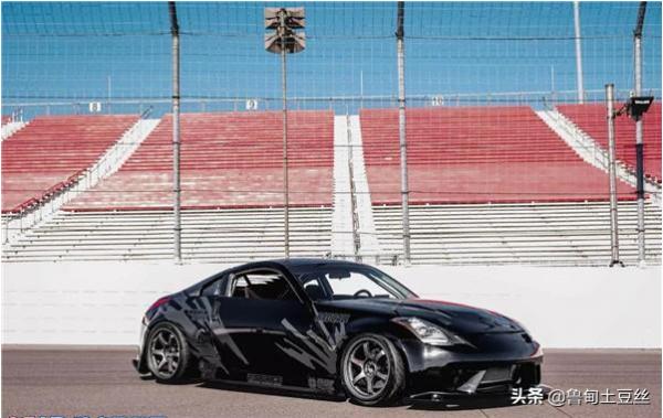 「轂銳馳」有趣的人改裝了一臺V8引擎的日產350Z