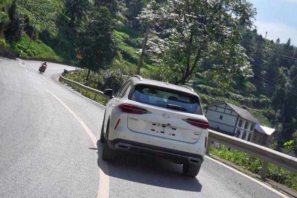 試駕傳祺GS4 PLUS:調校功力比較足 同級2.0T有優勢 試駕傳祺GS4 PLUS:調校功力比較足 同級2.0T有優勢