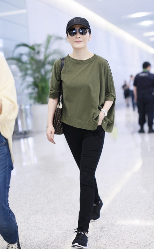 俞飛鴻“原裝臉”真耐看,普通的打扮都這麼高階,氣質真沒得挑 俞飛鴻“原裝臉”真耐看,普通的打扮都這麼高階,氣質真沒得挑