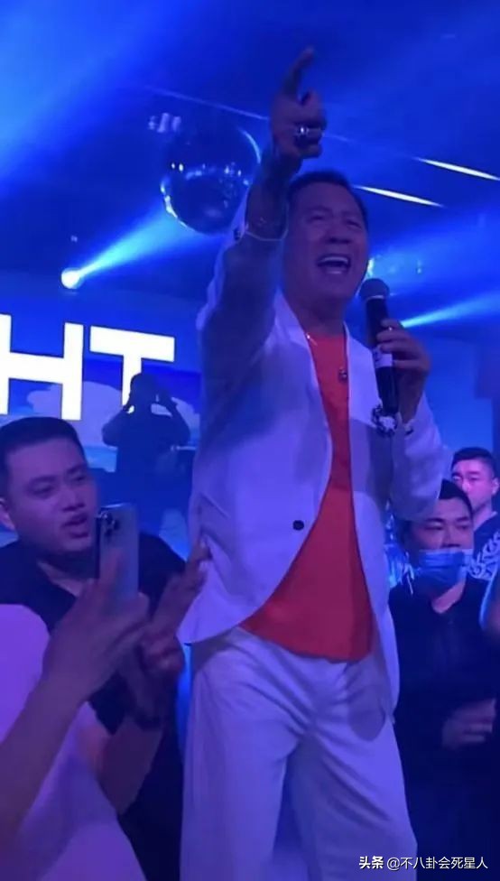 過氣明星走穴群像：“最帥楊逍”兩千八5首歌，胖“唐僧”吃老本