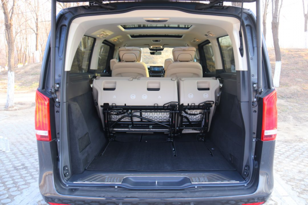 3430mm軸距+空氣懸掛 三排均可葛優癱 賓士V 260 L空間評測