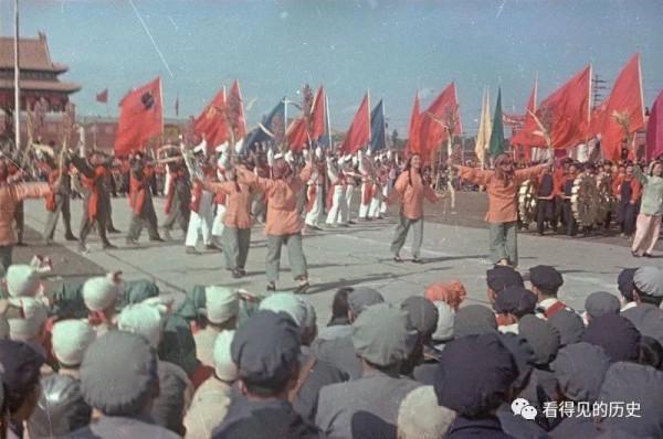 彩色老照片 1949年開國大典 天安門廣場上扭起了大秧歌