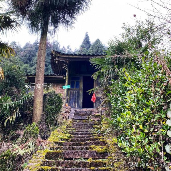 徒步成都大邑終南山，山高路遠無人煙，只有一座荒廢無人的道觀