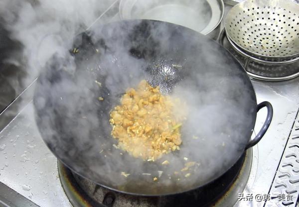 洋蔥炒肉片，最忌諱肉片直接下鍋炒，多加這一步，肉片鮮嫩不老