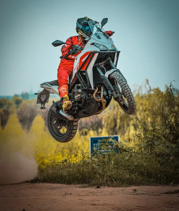 硬核、高配、隨心所欲—摩托莫里尼X-CAPE首批試駕