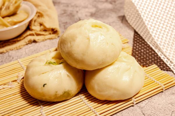 秋天，家裡有它的別扔掉，拿來蒸包子太好吃了，鮮香軟嫩野味十足