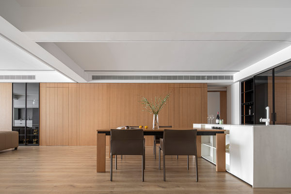 被陽光包圍的屋子，散發的暖意讓我享受生活的美好