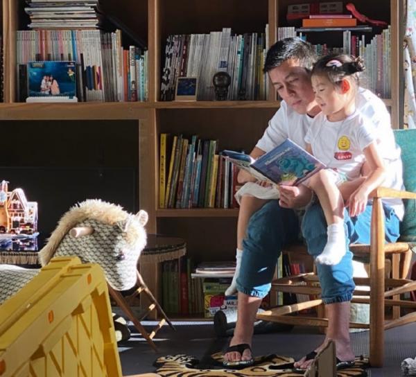 陳冠希為妻女拍照,意外曝光秦舒培素顏狀態,面板暗黃頸紋好明顯 陳冠希為妻女拍照,意外曝光秦舒培素顏狀態,面板暗黃頸紋好明顯