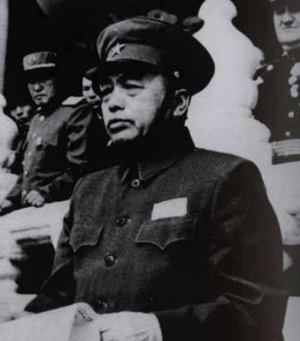 條件最苦的解放軍縱隊:1949年開國大典時,還穿著紅軍軍服作戰 條件最苦的解放軍縱隊:1949年開國大典時,還穿著紅軍軍服作戰