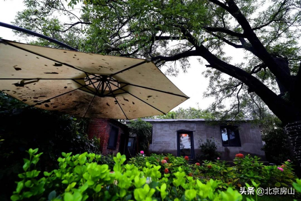 來房山這處修舊如舊的民宿，感受丘陵上的村莊！