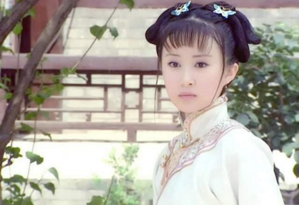 34歲舒暢市場買年貨！當街砍價被拒絕，拎著兩大袋瓜子邊走邊嗑