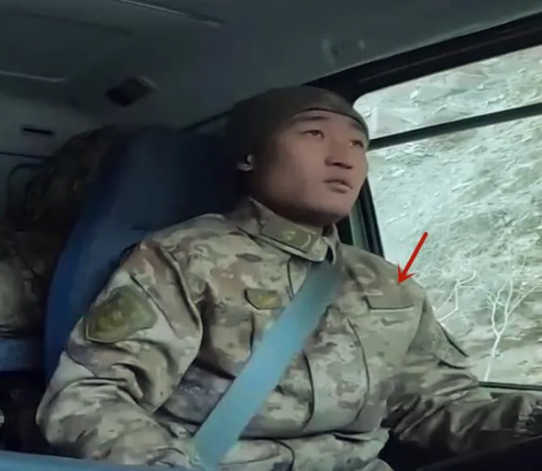 士兵的姓名牌,亮相 士兵的姓名牌,亮相