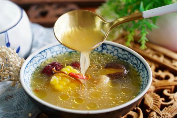 秋季燉雞湯，牢記“2不用3竅門”，雞湯清亮鮮香，好喝人人誇