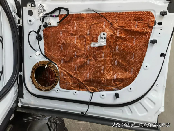 貴族之音讓純電動車王者歸來，蔚來ES8無損升級德國RS貴族音響