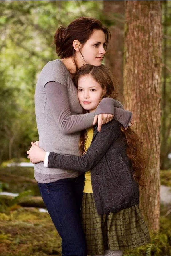 《暮光之城》14年後演員現狀：男主長殘，配角逆襲，女主成贏家