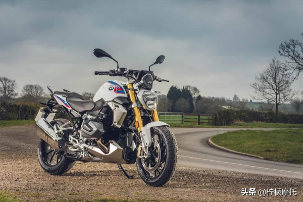 2021公升車型油耗排行榜，誰說大排就不能省油了？