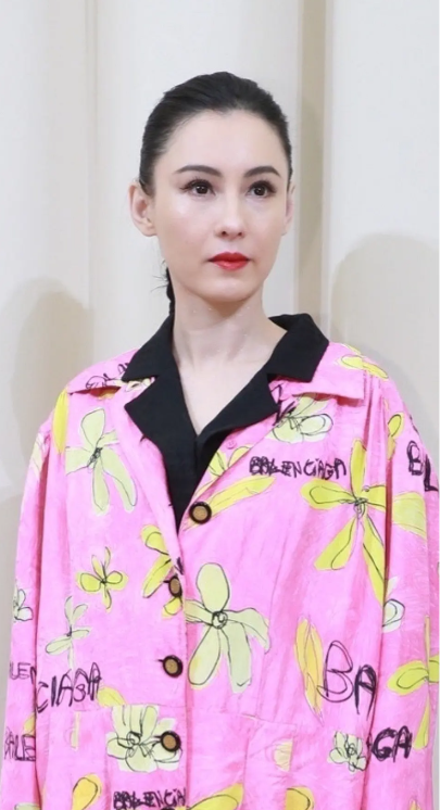 一個比一個P得狠!離開了打光和精修,女明星們到底長什麼樣? 一個比一個P得狠!離開了打光和精修,女明星們到底長什麼樣?