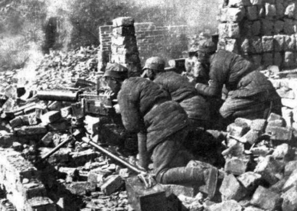 孟良崮戰役後，各救援部隊將領受到如何處罰，湯恩伯捱了一柺杖