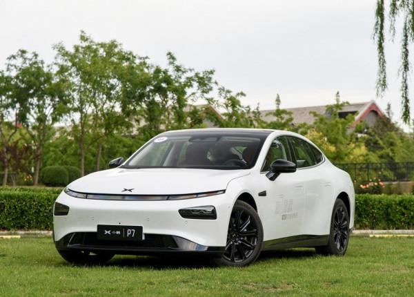 軸距近3米造型帥氣,最快4.3秒破百,不燒油也能跑很遠,小鵬P7 軸距近3米造型帥氣,最快4.3秒破百,不燒油也能跑很遠,小鵬P7