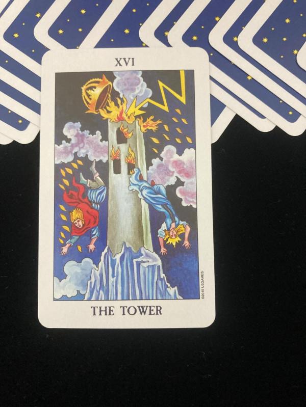 今日塔羅：或許她自己也樂在其中