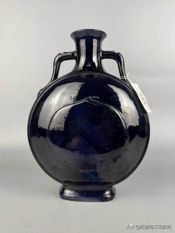 清晚期茄皮紫釉杏元抱月瓶鑑賞