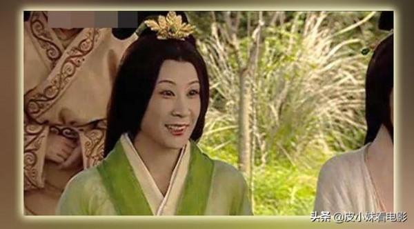 蘇小明：一首《軍港之夜》爆紅，巔峰時隱退出國，如今過得如何？