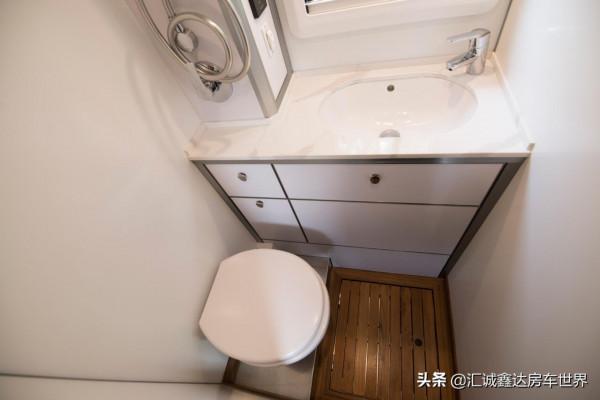 軍綠防爆車體，配四驅V8動力，帶吃住功能！實拍福特4座越野房車