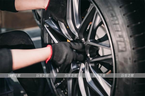 帕拉梅拉昇級輪轂、大燈、尾唇 提升整車優雅風格