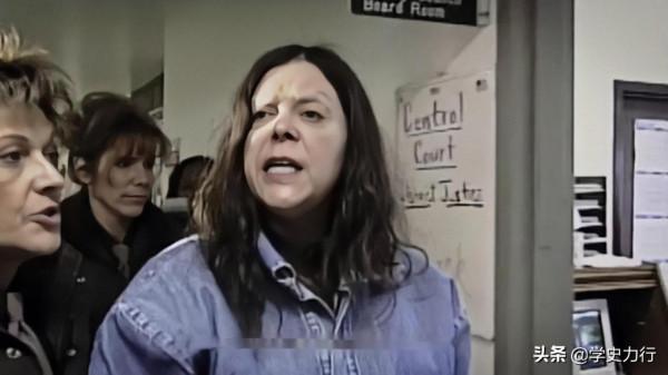 2003年,美國一男子頸戴項圈搶銀行,警方調查發現真人版死亡遊戲 2003年,美國一男子頸戴項圈搶銀行,警方調查發現真人版死亡遊戲