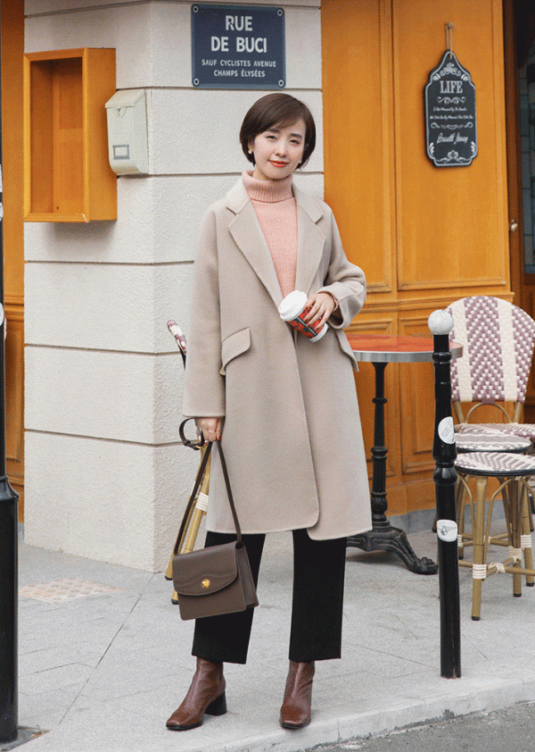 誰說小個子不能穿長大衣？看這位身高158博主的示範，思路很清晰