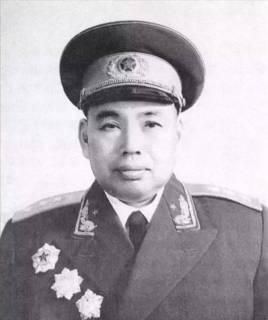 1955年授銜時，十二大軍區的司令員都是誰，他們被授予了什麼軍銜