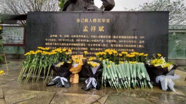 為救人，從10米大橋一躍而下的英雄孟祥斌 其遺孀葉慶華現狀如何？