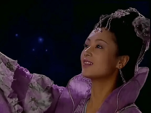 5位“嫦娥仙子”扮演者，趙麗穎一身粉色太萌，姚笛卻是個黑歷史