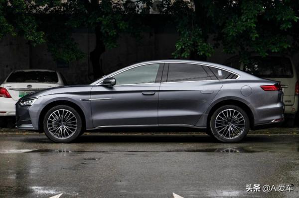 1&period;4L油耗帶四驅，高階旗艦大家轎，不要購置稅還便宜，比亞迪漢DM