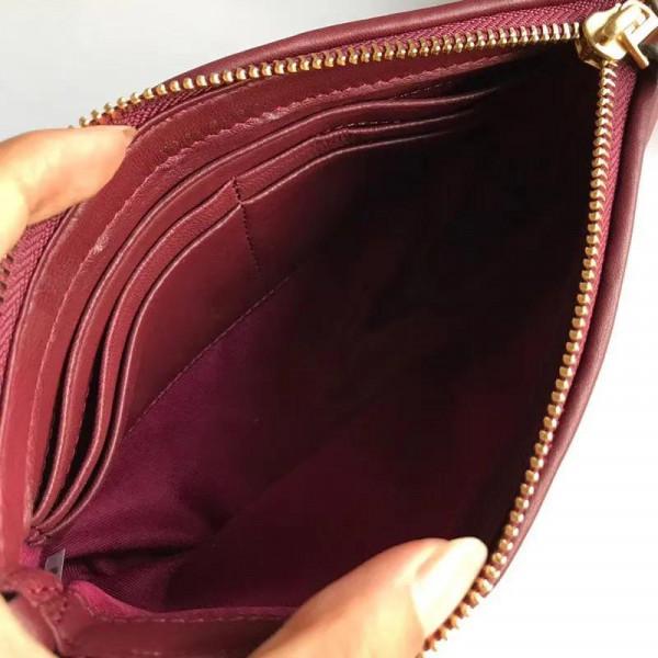 鏈條單肩小包，配有可拆卸的長肩帶和手提鏈條，可手提單肩斜挎