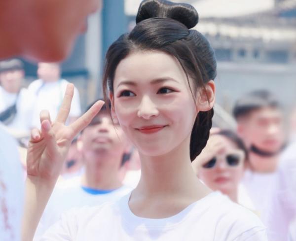 《安樂傳》曝中秋海報，6大女配意外出彩，顏值集體線上不輸熱巴