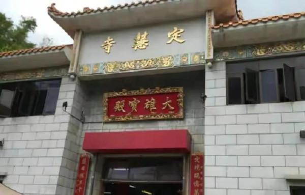 女主持住豪宅開豪車 與兩和尚結婚