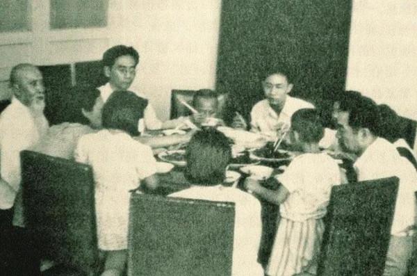 彭雪楓犧牲後,周恩來勸說其遺孀改嫁,兒子後來成上將 彭雪楓犧牲後,周恩來勸說其遺孀改嫁,兒子後來成上將