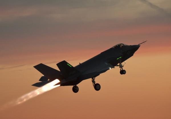 新上天的試飛戰鬥機,為何都要帶上長長的空速管? 新上天的試飛戰鬥機,為何都要帶上長長的空速管?